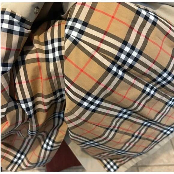 Women's Burberry, England Chelsea trench coat size 8 made in England. NWT. - Picture 9 of 16